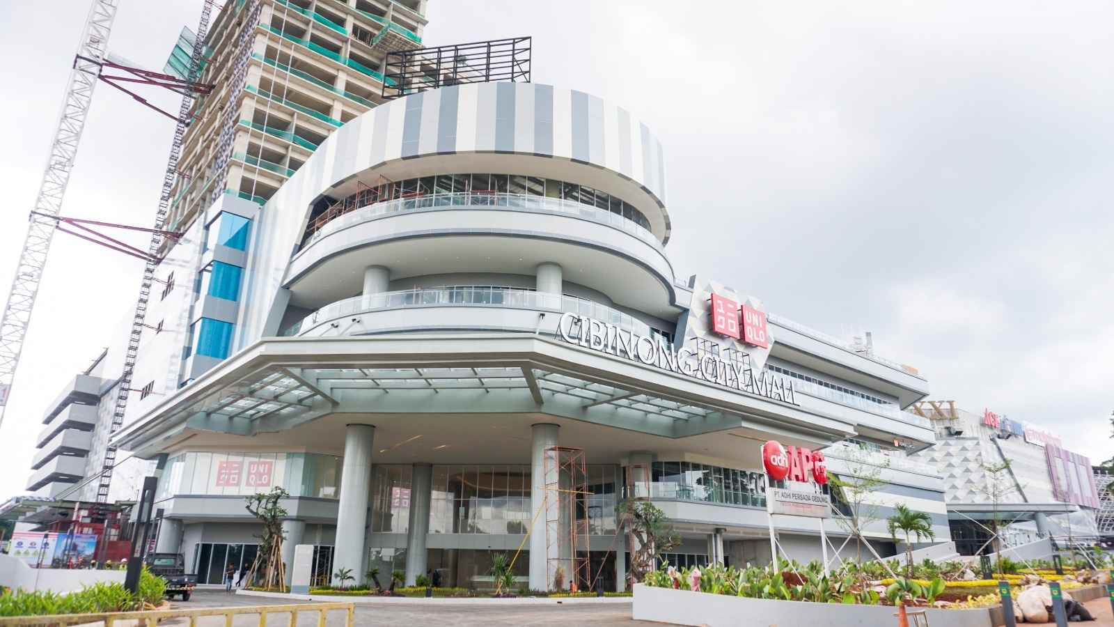 Info Cibinong City Mall: Cek daftar tenant fashion (Uniqlo/H&M), jadwal bioskop IMAX, lokasi CCM 2, dan jam buka mall terbesar di Bogor ini.